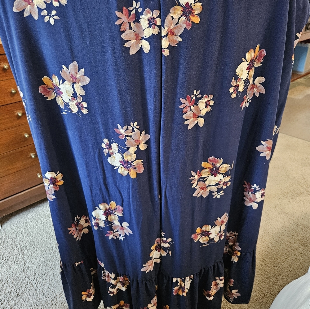 Beautiful woman's plus size skirt - Picture 2 of 4